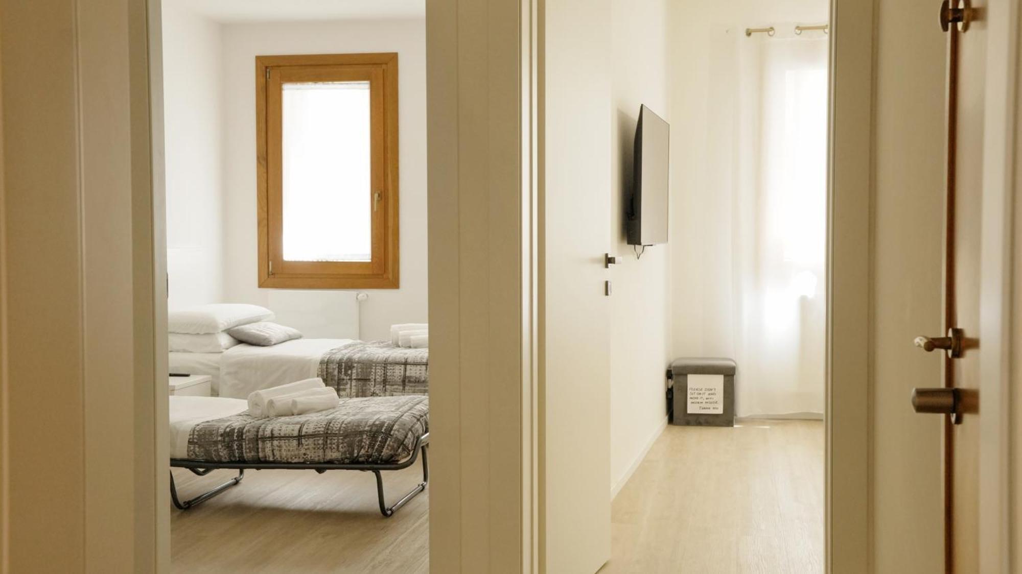 Theglasshouse Apartment